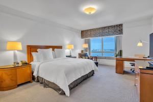 Four Seasons Miami Two Bedroom - 2Bath Ocean view Suite - Amazing views