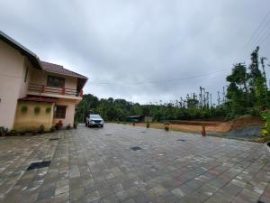 GoodVibes Homestay - Pvt Stream, Home Food, Coffee Estate