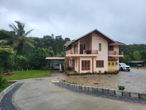 GoodVibes Homestay - Pvt Stream, Home Food, Coffee Estate