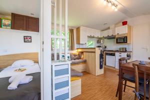 Campings Beau mobile home avec terrasse : photos des chambres