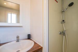 Campings Beau mobile home avec terrasse : photos des chambres