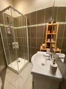 MYRABA - Hypercentre - Proche Thermes & Parcs