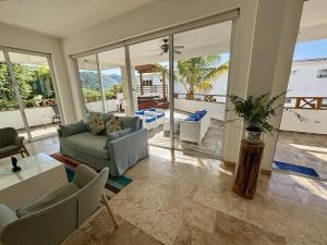 Beautiful apartment with sea view