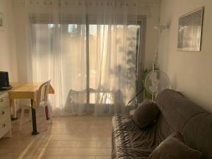 Antibes, Agreable appartement familiale en Rez de Jardin -2 piscines&tennis