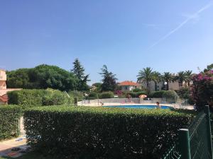 Antibes, Agreable appartement familiale en Rez de Jardin -2 piscines&tennis