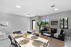 Amazing Townhouse w Free Parking