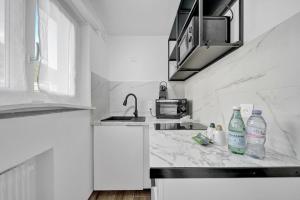 PEARL01 Pearl Arbor Studio 1