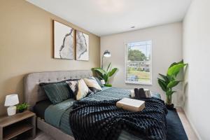 Upscale King 3BR Townhouse Mins to Cary & NC State - 3hvězdičkové hotely ve městě Raleigh