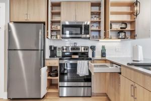 Lux 2BD with KINGS - Pier Views - Near Fishtown!