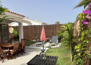 BuzzStays: 1-Bed Bungalow, Garden, Near Yumbo & Beach - 4hvězdičkové hotely ve městě Maspalomas