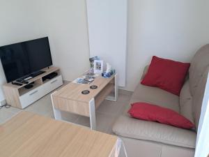 Le 7 - Appartement 2 pièces au calme en bord de rivière, wifi et parking privé gratuit