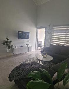 Footprints at The Cove Drax Hall-Pool, Beach, Clubhse, Tennis, Gym, 4 beds, 3 bathroom villa