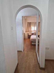 Cosy 2-Bedroom Apartment, 10 Minutes from the Beach