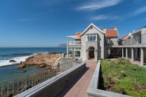 By The Sea Villa on Kalk Bays Ocean Edge