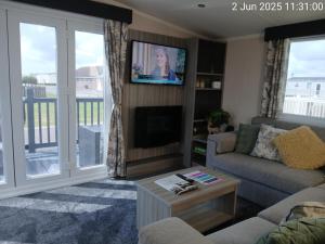 Thrillseeker - Chalet style caravan next to Fantasy Island, Ingoldmells, dog friendly - East Coast Holidays