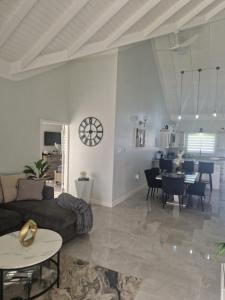 Footprints at The Cove Drax Hall-Pool, Beach, Clubhse, Tennis, Gym, 4 beds, 3 bathroom villa