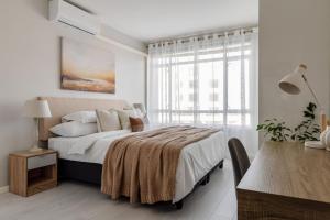 Sea-Facing Apartment at Adelphi Galleria