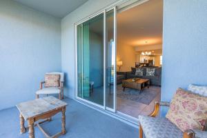 Comfortable 2BR Condo w Lake Views