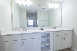 Comfortable 2BR Condo w Lake Views