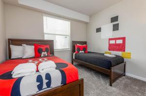 Comfortable 2BR Condo w Lake Views