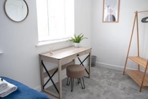 4-Bed, Sleeps 6, contractors welcome!