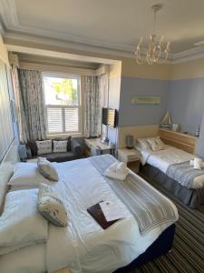 Triple Room with Shower room in 74 Belgravia