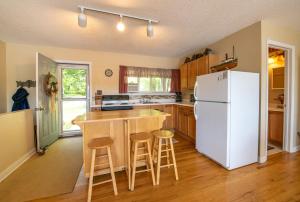 Private Lakefront House On Peaceful Private Lake