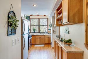 Charming Cottage Steps to Lake Wandawega!