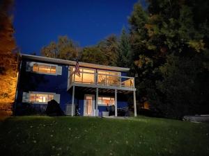 Private Lakefront House On Peaceful Private Lake