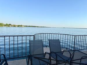 Romantic or family convenient