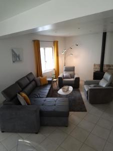 maison 2 chambres 4 lits 15mn Aéroport de Beauvais 5mn du château de la trye