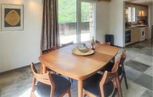Maisons de vacances 3 Bedroom Stunning Home In Vieussan : photos des chambres