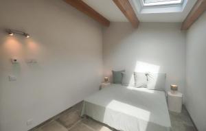 Maisons de vacances 3 Bedroom Stunning Home In Vieussan : photos des chambres
