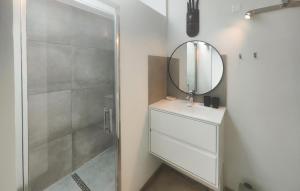 Maisons de vacances 3 Bedroom Stunning Home In Vieussan : Maison de Vacances 3 Chambres 