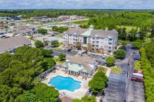 4 Bedroom modern condo with community pool