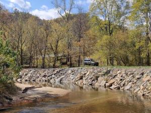 Covered Bridge Hideaway, swimming hole hot tub