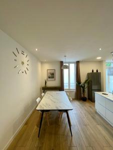 T3 Lumineux & Cosy avec Balcon Escapade by DarBonne