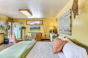 Walk to Dtwn Livingston Studio with Mtn Views!