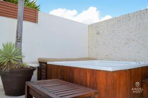 Spacious PH Private Spa Tub BBQ 3 mins to Beach