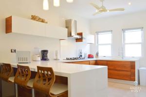 Spacious PH Private Spa Tub BBQ 3 mins to Beach