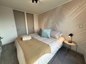 HOM I A pasos Metro Toesca y del Movistar Arenas