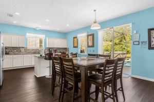 325 6Br - Modern two storie home with games