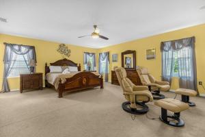 325 6Br - Modern two storie home with games