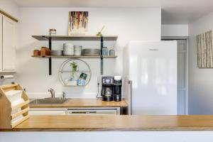 Walk to Payette Lake McCall Condo with Fireplace