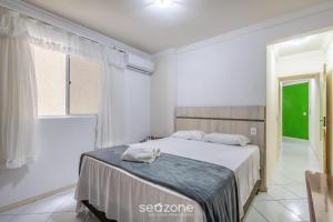 Aptos completos a passos do mar em Meia Praia – OBS