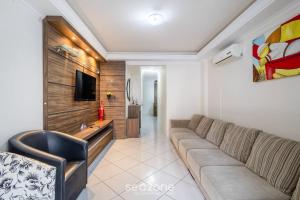 Aptos completos a passos do mar em Meia Praia – OBS