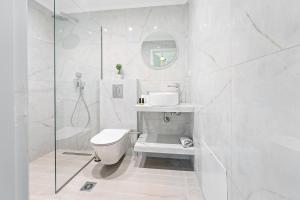 Double Room with Balcony room in Hotel Selini