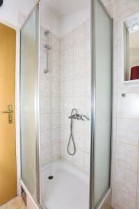 Apartments by the sea Grebastica, Sibenik - 4881