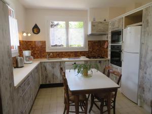 Maisons de vacances Pavillon 5 chambres, jardin privatif, proche Chartres, ideal pour familles et activites nature - FR-1-581-75 : photos des chambres