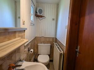Maisons de vacances Gite reposant en foret avec terrasse, proche de Plombieres-les-Bains - FR-1-589-165 : Maison de Vacances (3 Adultes)